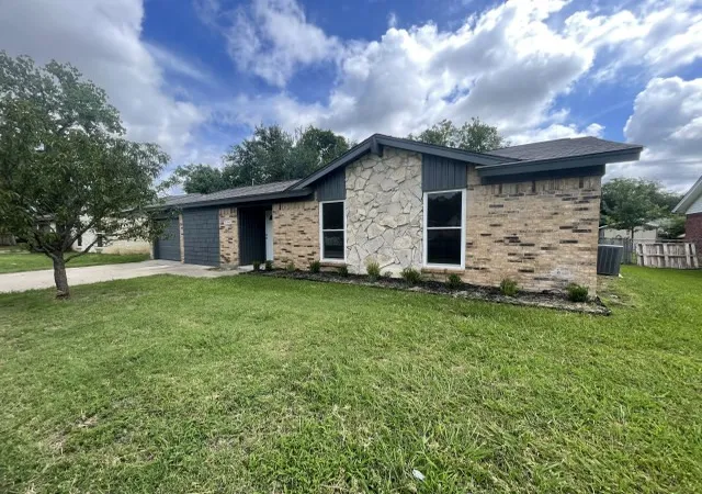 Photo 1 of Single family home for sale at 328 Hillside Ct, Burleson, TX 76028 | MLS# 21337295 | Listing updated on 2026-08-26