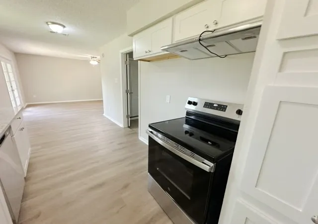 Photo 4 of Single family home for sale at 328 Hillside Ct, Burleson, TX 76028 | MLS# 21337295 | Listing updated on 2026-08-26