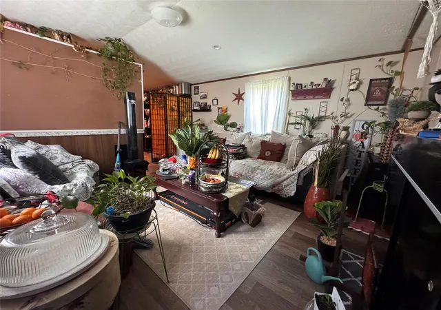 Photo 2 of Manufactured home for sale at 612 W Broadway, Jefferson, TX 75653 | MLS# 21336190 | Listing updated on 2026-09-15