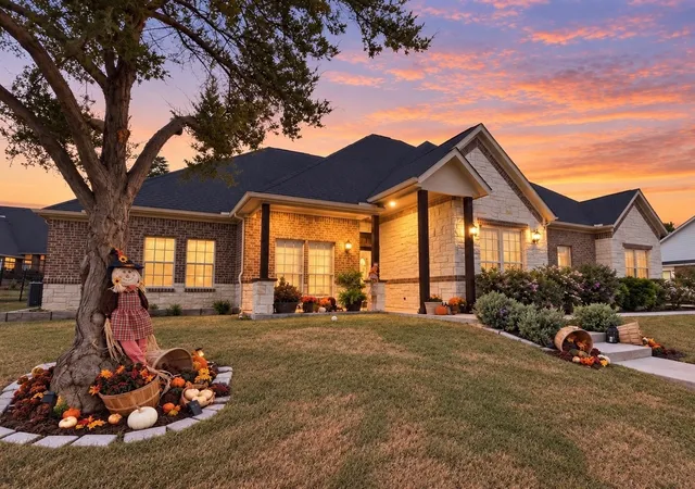 Photo 1 of Single family home for sale at 1906 Clearview Dr, Ennis, TX 75119 | MLS# 21329438 | Listing updated on 2026-10-08