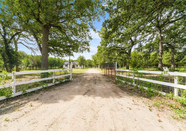 1st image of 5475 Fogleman Rd, Kemp, TX 75143 | MLS# 21335755