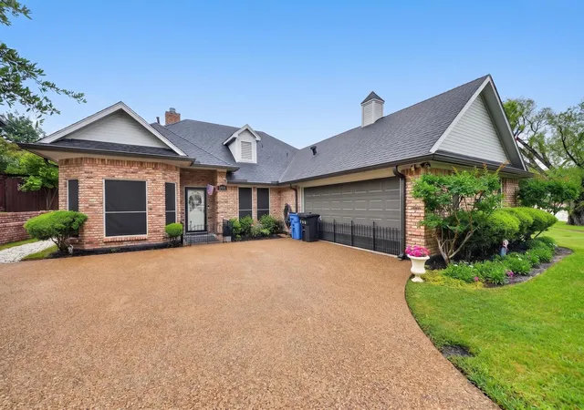 Photo 2 of Single family home for sale at 104 Easterner Pl, Rockwall, TX 75032 | MLS# 21315098 | Listing updated on 2026-08-18