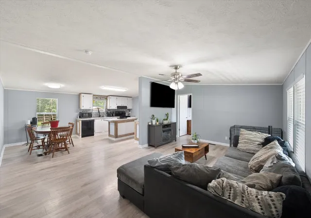 Photo 3 of Manufactured home for sale at 212 Se County Road 3048A, Corsicana, TX 75109 | MLS# 21337086 | Listing updated on 2026-07-22