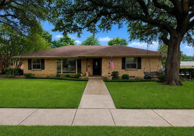 Photo 1 of Single family home for sale at 6147 Woodcrest Ln, Dallas, TX 75214 | MLS# 21326086 | Listing updated on 2026-10-03