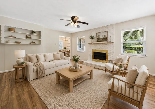 Photo 2 of Single family home for sale at 6147 Woodcrest Ln, Dallas, TX 75214 | MLS# 21326086 | Listing updated on 2026-10-03