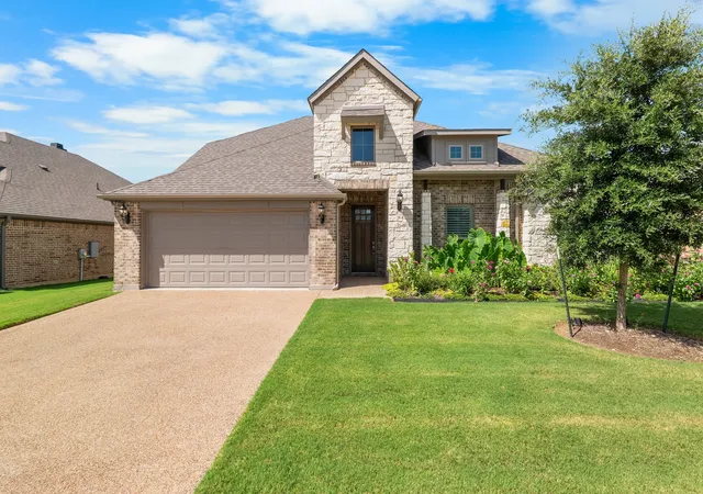 Photo 1 of Single family home for sale at 1801 Fabian Dr, Woodway, TX 76712 | MLS# 21324040 | Listing updated on 2026-07-22