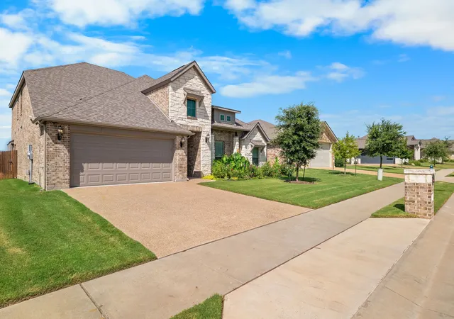 Photo 2 of Single family home for sale at 1801 Fabian Dr, Woodway, TX 76712 | MLS# 21324040 | Listing updated on 2026-07-22