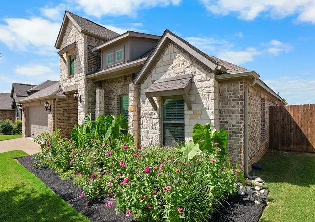 Photo 3 of Single family home for sale at 1801 Fabian Dr, Woodway, TX 76712 | MLS# 21324040 | Listing updated on 2026-07-22