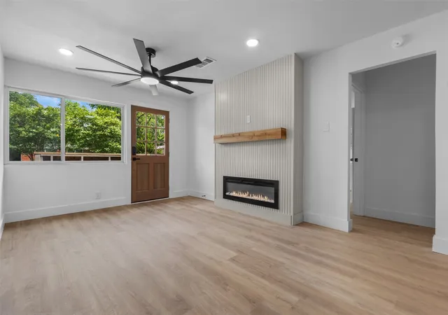 Photo 1 of Single family home for sale at 2938 Hillglenn Rd, Dallas, TX 75228 | MLS# 21337391 | Listing updated on 2026-07-26