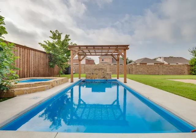 Photo 2 of Single family home for sale at 2811 Gillespie Ln, Grand Prairie, TX 75052 | MLS# 21334705 | Listing updated on 2026-07-22