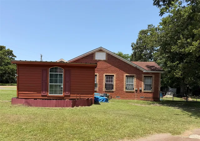 Photo 3 of Single family home for sale at 140 S Main St, Avinger, TX 75630 | MLS# 21337470 | Listing updated on 2026-10-05