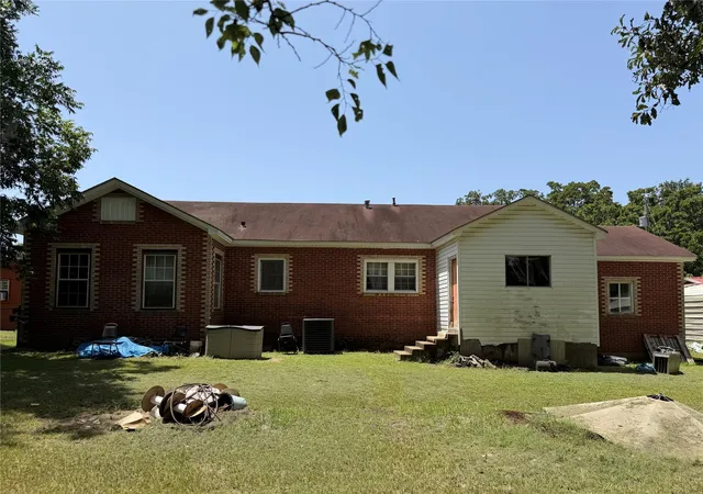 Photo 4 of Single family home for sale at 140 S Main St, Avinger, TX 75630 | MLS# 21337470 | Listing updated on 2026-10-05