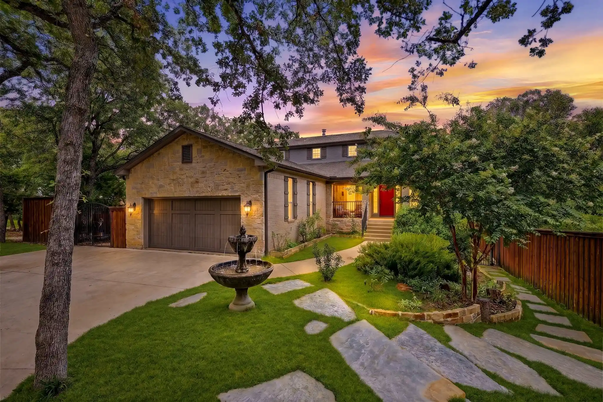 Photo 1 of Single family home for sale at 2930 Peninsula Dr, Grapevine, TX 76051 | MLS# 21335081 | Listing updated on 2026-10-27