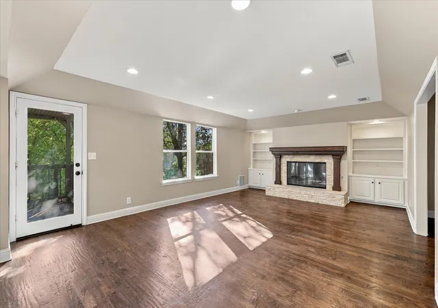 Single family home for sale at 2930 Peninsula Dr, Grapevine, TX 76051 | MLS# 21335081 | Listing updated on 2026-10-06