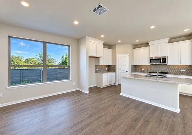 Photo 4 of Single family home for sale at 2001 Lone Oak Trl, Mesquite, TX 75181 | MLS# 21337637 | Listing updated on 2026-10-08