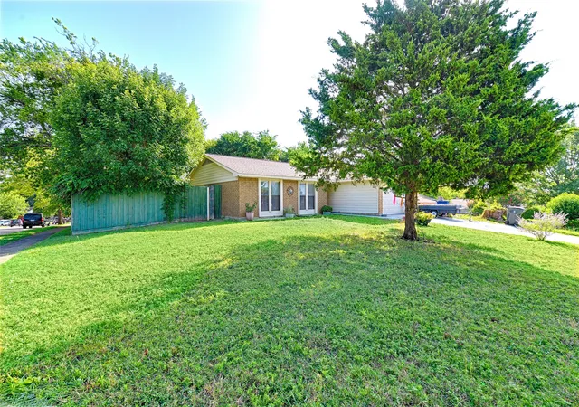 3rd image of 1901 Angelina Dr, Garland, TX 75040 | MLS# 21274243