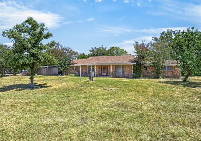 Photo 2 of Single family home for sale at 19399 State Hwy 274, Kemp, TX 75143 | MLS# 21336083 | Listing updated on 2026-08-20