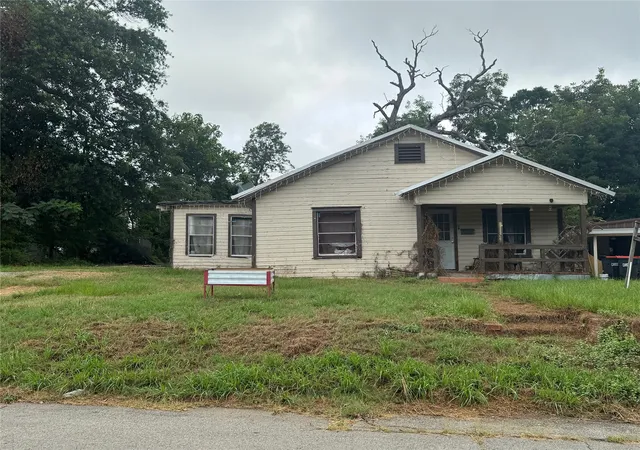 Homes for sale in Paris, TX | 1523 Neathery St, Paris, TX 75460 | MLS# 21336260