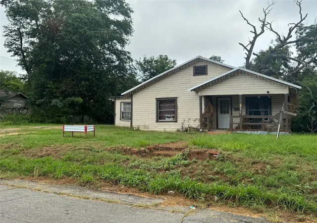 Photo 2 of Sale Pending at 1523 Neathery St, Paris, TX 75460 | MLS# 21336260 | Listing updated on 2026-09-24