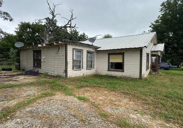Photo 3 of Sale Pending at 1523 Neathery St, Paris, TX 75460 | MLS# 21336260 | Listing updated on 2026-09-24