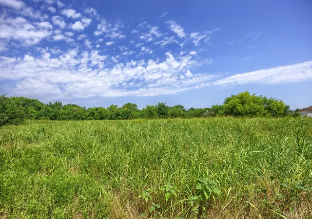 Photo 3 of House for sale at 800 Twin Oaks Dr, Wylie, TX 75098 | MLS# 21337636 | Listing updated on 2026-07-22