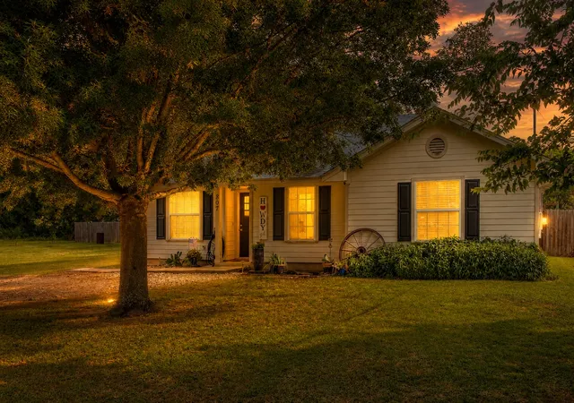 2nd image of 807 Lee St, Tioga, TX 76271 | MLS# 21337662