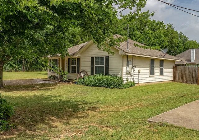 31st image of 807 Lee St, Tioga, TX 76271 | MLS# 21337662