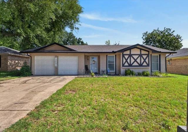 Photo 2 of Single family home for sale at 523 Lynnewood Ave, Burleson, TX 76028 | MLS# 21337750 | Listing updated on 2026-08-26