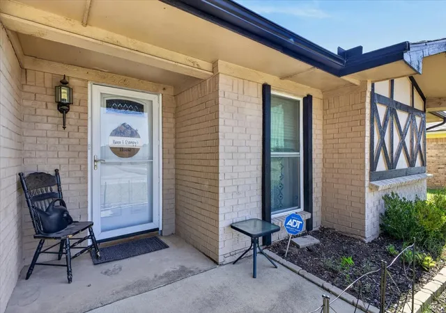 Photo 4 of Single family home for sale at 523 Lynnewood Ave, Burleson, TX 76028 | MLS# 21337750 | Listing updated on 2026-08-26