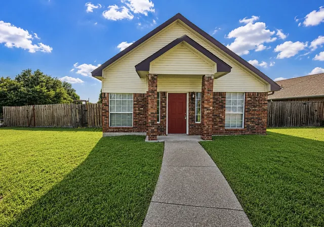 Photo 2 of Single family home for sale at 510 E Stone Cir, Wylie, TX 75098 | MLS# 21336052 | Listing updated on 2026-07-22