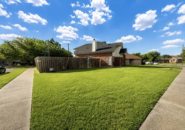 Photo 3 of Single family home for sale at 510 E Stone Cir, Wylie, TX 75098 | MLS# 21336052 | Listing updated on 2026-07-22