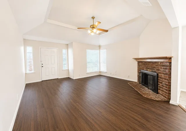 Photo 4 of Single family home for sale at 510 E Stone Cir, Wylie, TX 75098 | MLS# 21336052 | Listing updated on 2026-09-22