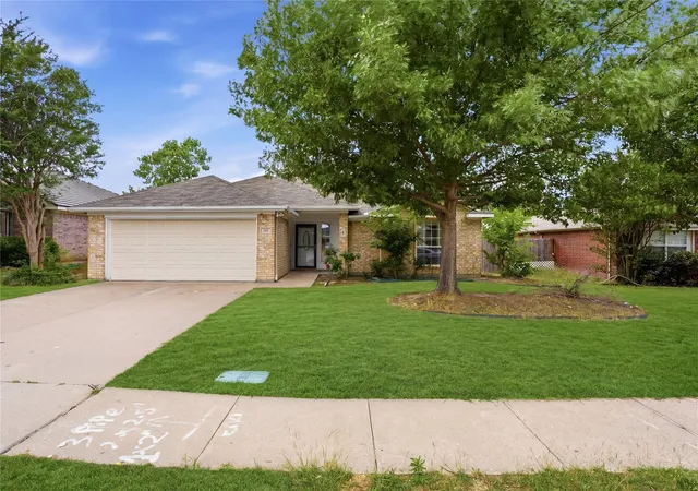 Homes for sale in Crowley, TX | 104 Adams Dr, Crowley, TX 76036 | MLS# 21336948