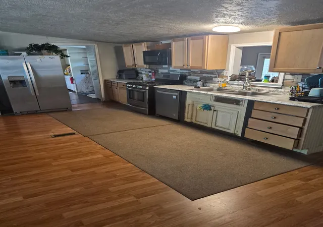 Photo 3 of Manufactured home for sale at 686 Paradise Cove Rd, Pottsboro, TX 75076 | MLS# 21336688 | Listing updated on 2026-09-22