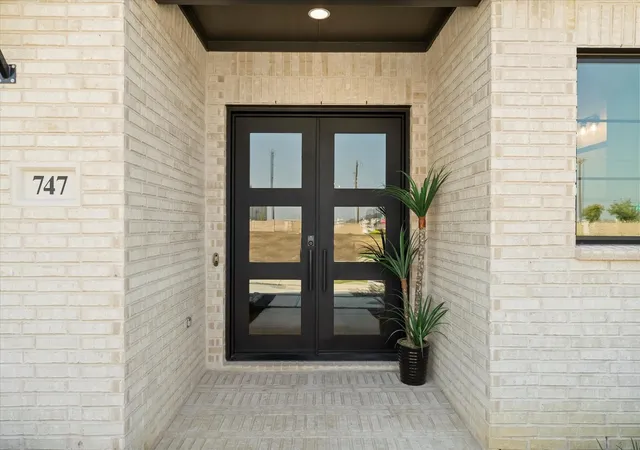 Photo 2 of Sale Pending at 747 Gannon Heights Ln, Frisco, TX 75033 | MLS# 21337798 | Listing updated on 2026-09-01