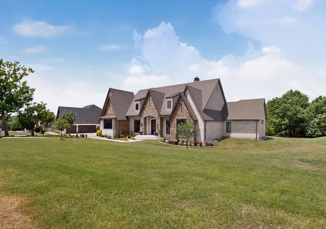 Photo 3 of Single family home for sale at 413 Charlie Joseph Dr, Van Alstyne, TX 75495 | MLS# 21335140 | Listing updated on 2026-07-22