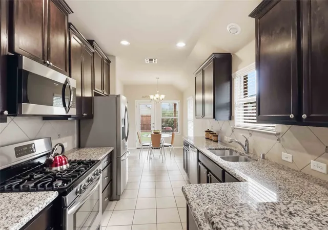 Photo 4 of Single family home for sale at 9804 Cottontail Ln, Mc Kinney, TX 75071 | MLS# 21336422 | Listing updated on 2026-09-01