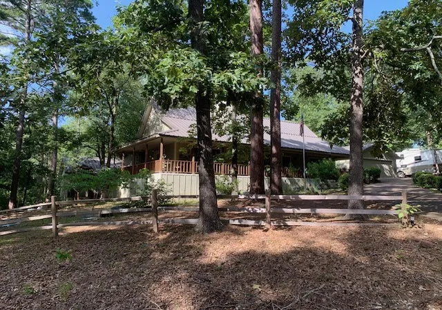 Photo 2 of Single family home for sale at 860 Wildwood Trail, Holly Lake Ranch, TX 75765 | MLS# 21336411 | Listing updated on 2026-09-05