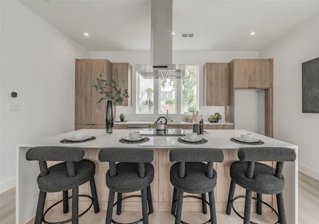 Photo 4 of Condo for sale at 2523 Hondo Ave #102, Dallas, TX 75219 | MLS# 21337794 | Listing updated on 2026-07-22