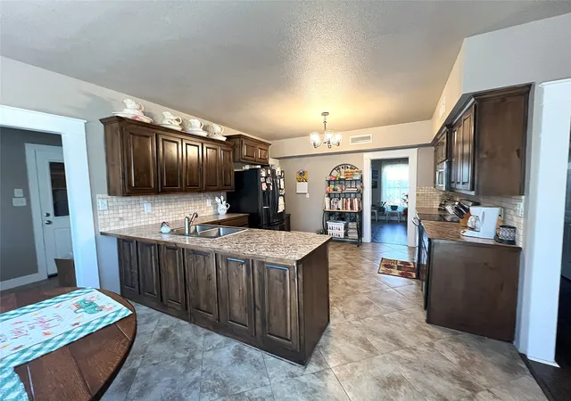 Photo 3 of Single family home for sale at 1447 County Road 189, Gainesville, TX 76240 | MLS# 21337785 | Listing updated on 2026-07-22