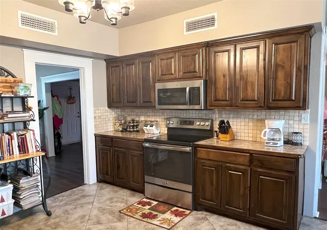 Photo 4 of Single family home for sale at 1447 County Road 189, Gainesville, TX 76240 | MLS# 21337785 | Listing updated on 2026-07-22