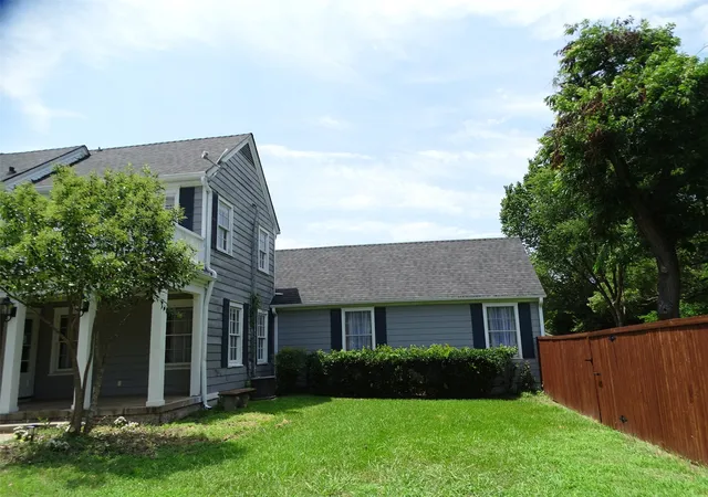 Photo 3 of Single family home for sale at 408 W Tyler St, Ennis, TX 75119 | MLS# 21336830 | Listing updated on 2026-09-23