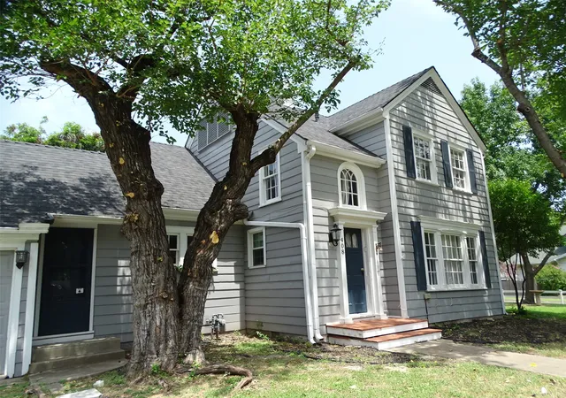 Photo 3 of Single family home for sale at 408 W Tyler St, Ennis, TX 75119 | MLS# 21336830 | Listing updated on 2026-09-23