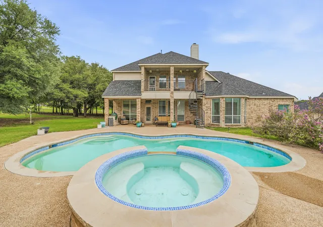 Photo 3 of Single family home for sale at 125 Rustling Elm Wy, Azle, TX 76020 | MLS# 21334820 | Listing updated on 2026-09-26