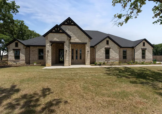 2nd image of 300 Seacross Ct, Seagoville, TX 75159 | MLS# 21337932