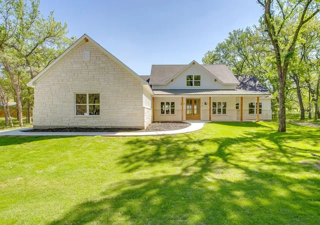 Photo 1 of Single family home for sale at 6705 Westover Dr, Granbury, TX 76049 | MLS# 21337933 | Listing updated on 2026-08-30