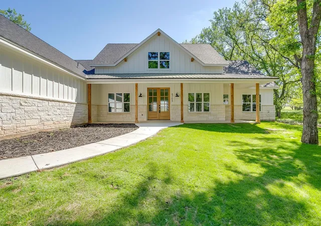 Photo 3 of Single family home for sale at 6705 Westover Dr, Granbury, TX 76049 | MLS# 21337933 | Listing updated on 2026-08-30