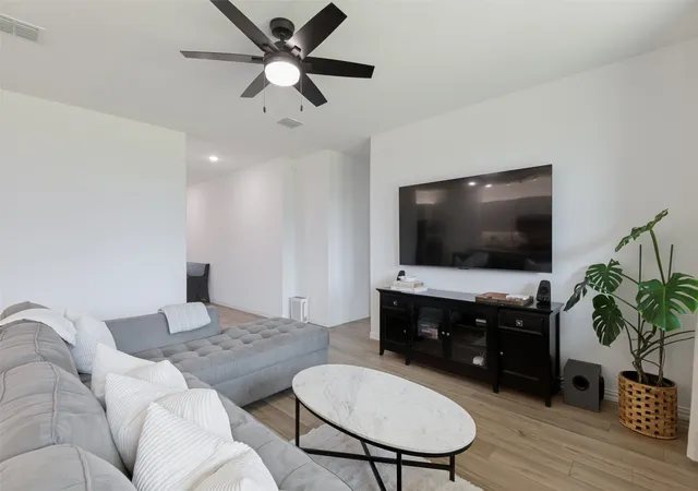 Photo 4 of Single family home for sale at 704 Pistachio Pkwy, Forney, TX 75126 | MLS# 21337452 | Listing updated on 2026-08-18
