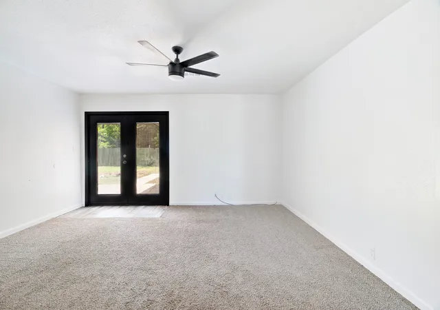Photo 3 of Single family home for sale at 3545 W Houston St, Paris, TX 75460 | MLS# 21333379 | Listing updated on 2026-09-30