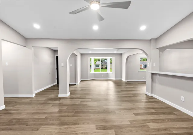 3rd image of 702 Austrian Rd, Grand Prairie, TX 75050 | MLS# 21337381